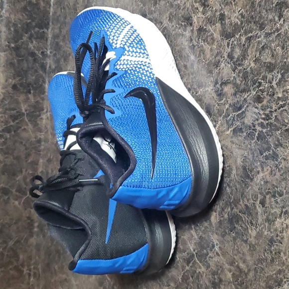 SOLD**Nike Kyrie Flytrap Hyper Colbalt sz 9 - Picture 3 of 10